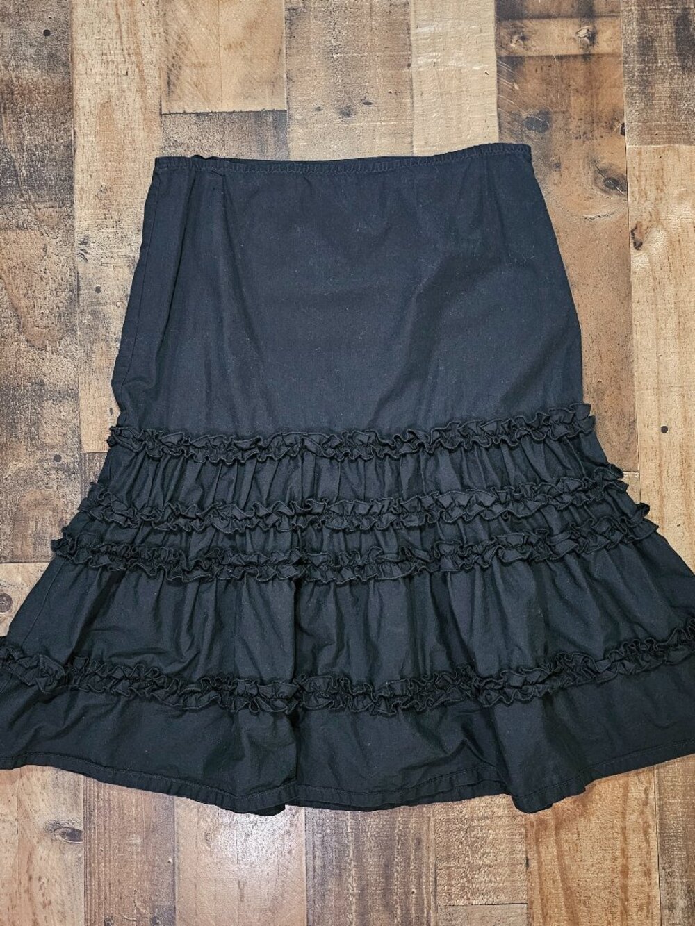 LOFT Ann Taylor Size 12 Black Tiered Skirt Ruffle A Line Below Knee Midi Gothic